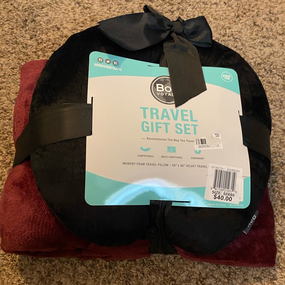 Bonvoyage Travel Set (includes travel pillow and blanket). Brand new!!